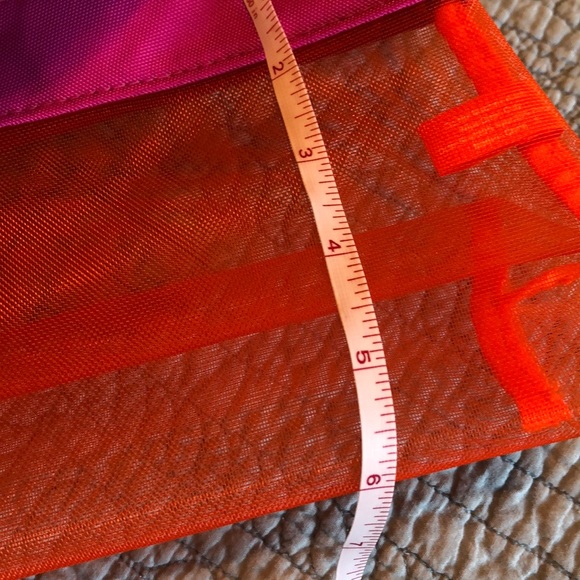 Clinique Pink and Orange mesh zip make up bag 🍓 - Picture 8 of 8